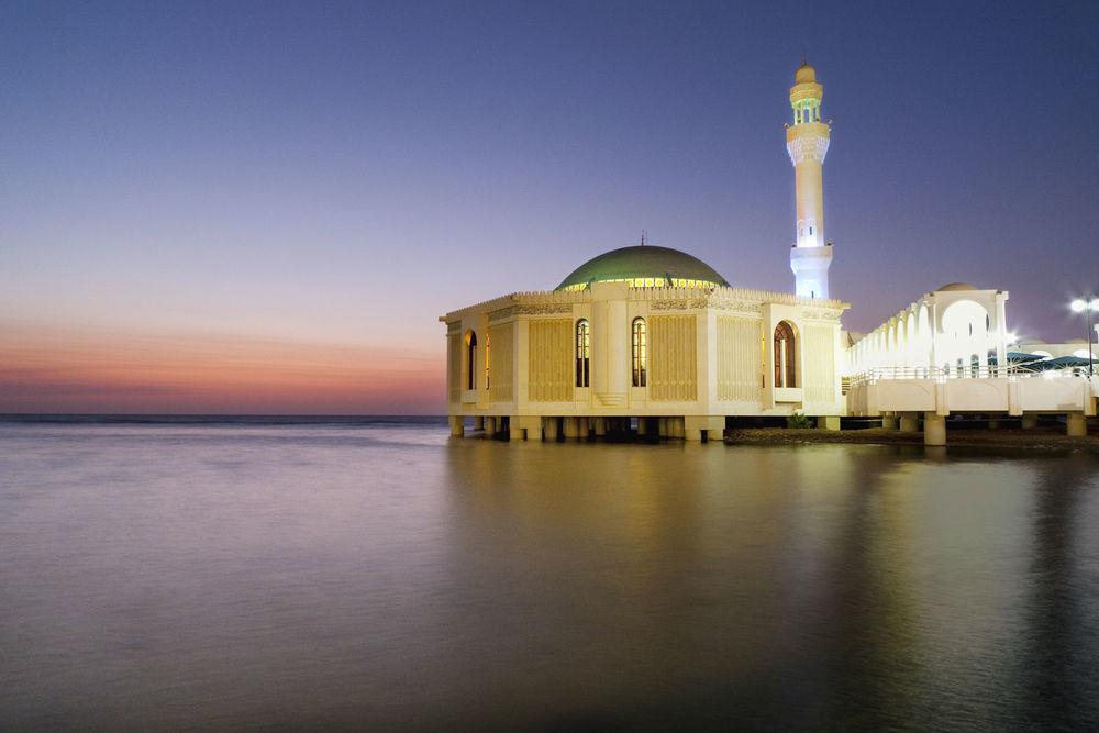Sheraton Jeddah Hotel - Saudi Brothers Commercial Company Branch Экстерьер фото The mosque at night