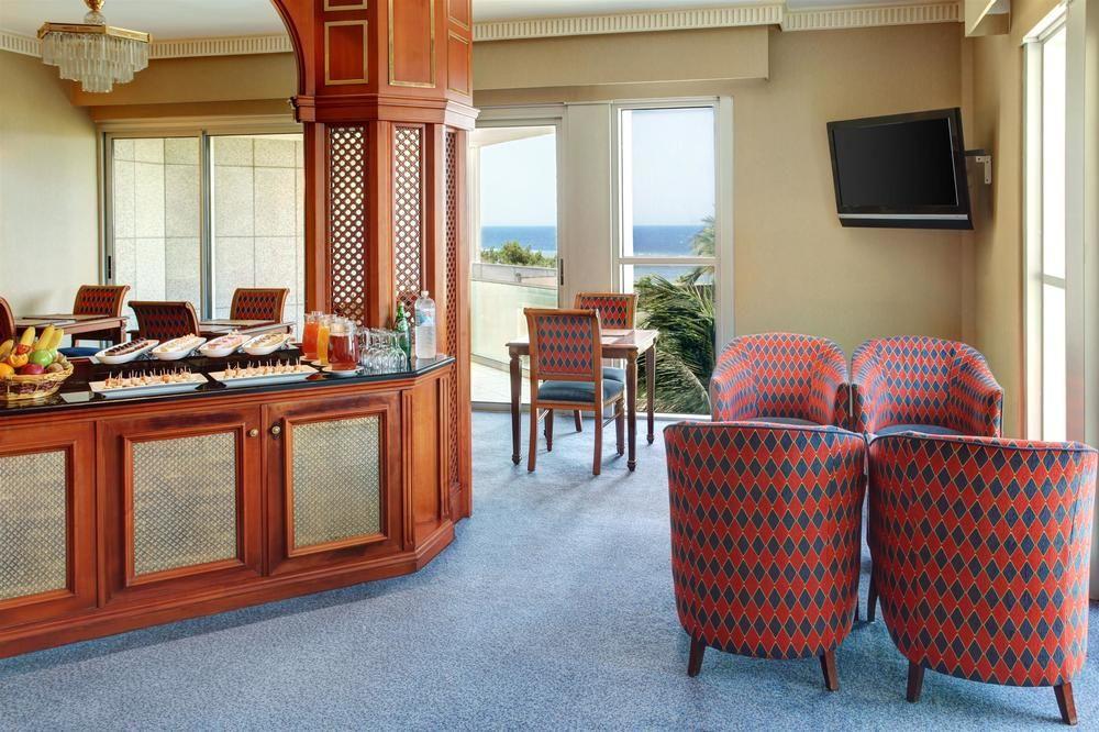 Sheraton Jeddah Hotel - Saudi Brothers Commercial Company Branch Экстерьер фото Club Lounge at the airport