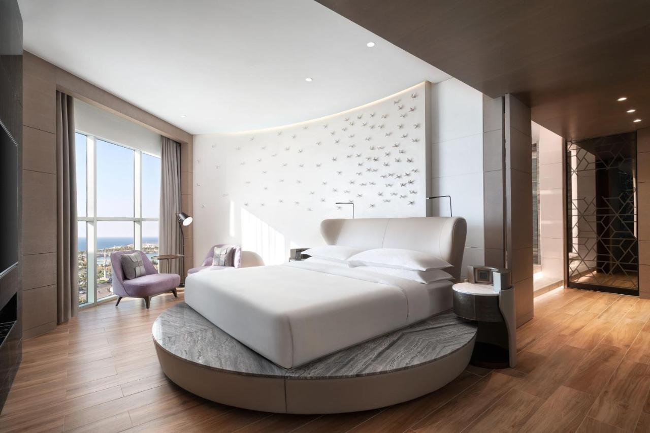 Sheraton Jeddah Hotel - Saudi Brothers Commercial Company Branch Экстерьер фото A bedroom at the hotel