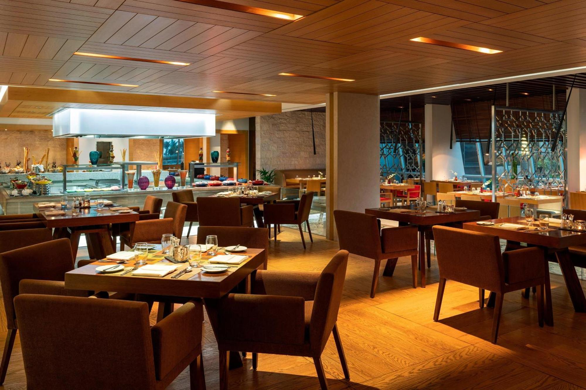 Sheraton Jeddah Hotel - Saudi Brothers Commercial Company Branch Экстерьер фото The restaurant