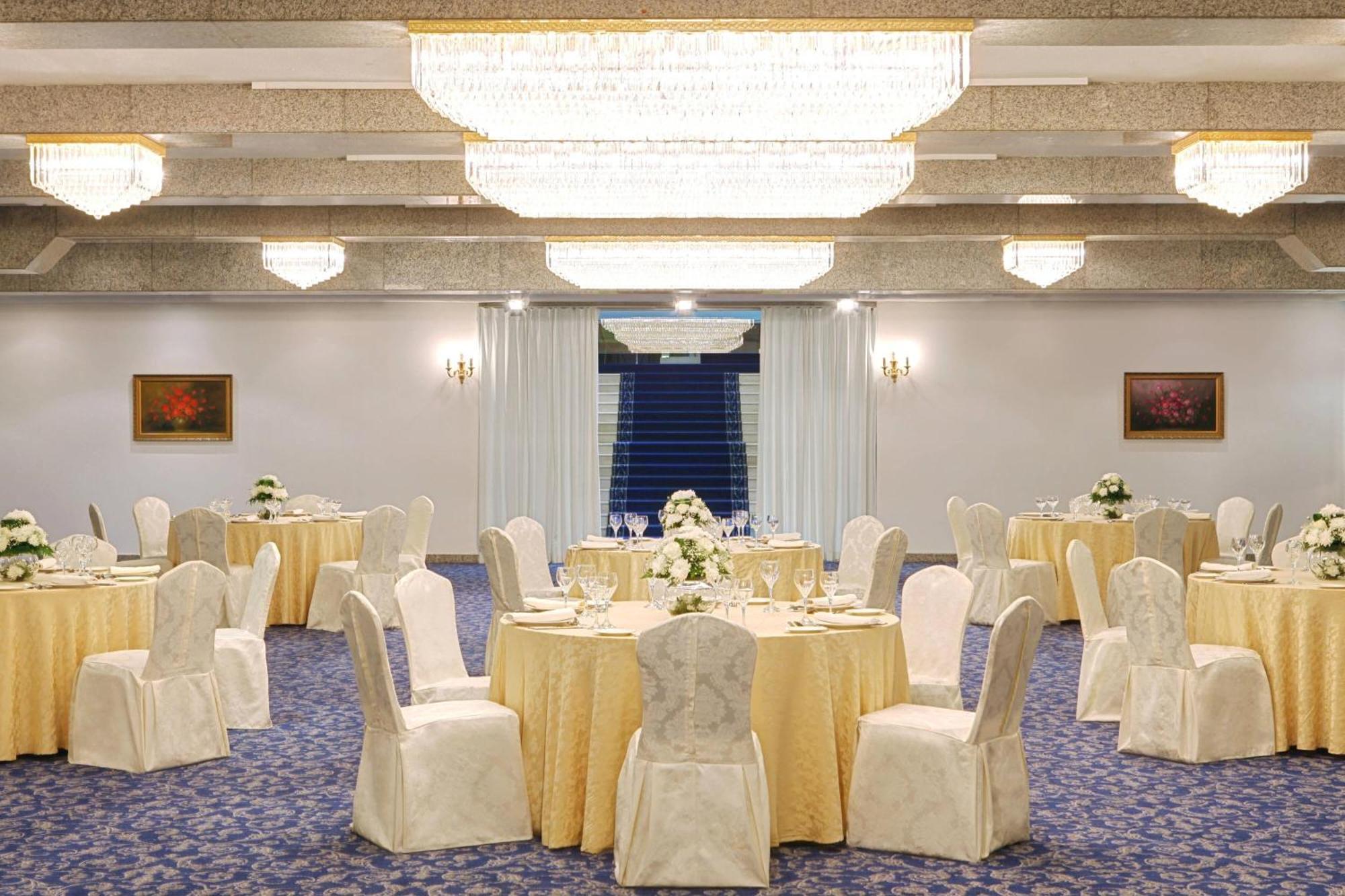 Sheraton Jeddah Hotel - Saudi Brothers Commercial Company Branch Экстерьер фото The ballroom