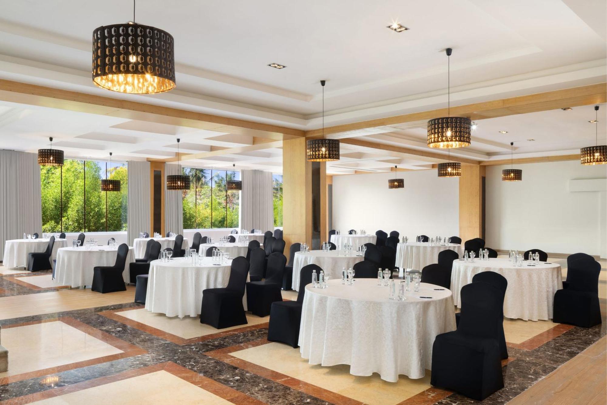 Sheraton Jeddah Hotel - Saudi Brothers Commercial Company Branch Экстерьер фото The ballroom