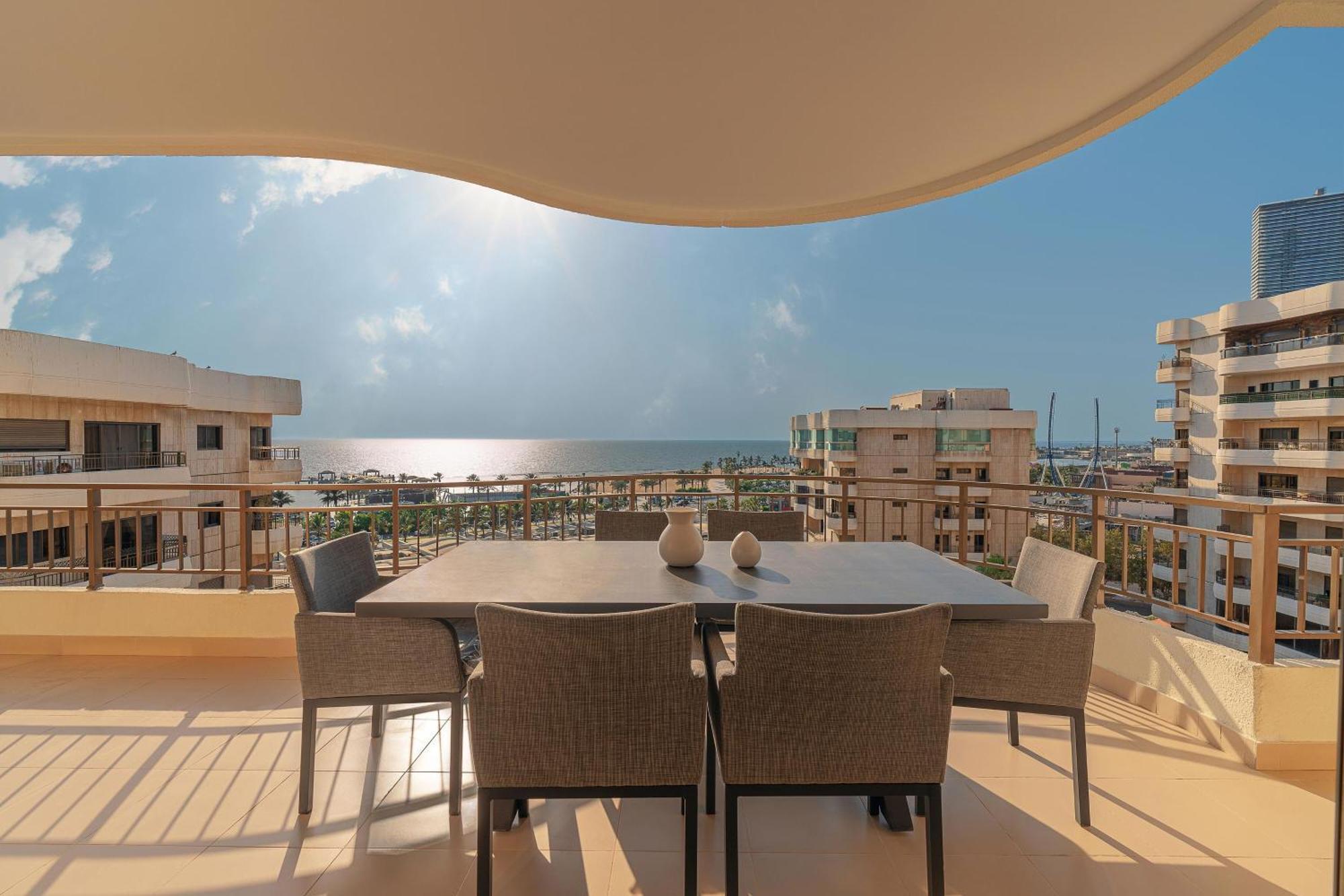 Sheraton Jeddah Hotel - Saudi Brothers Commercial Company Branch Экстерьер фото View from the balcony of a penthouse