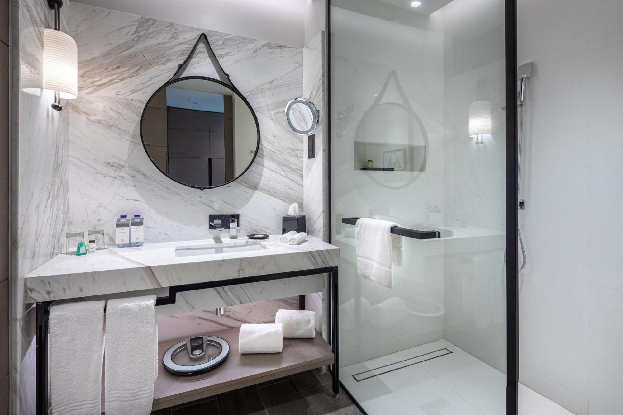Sheraton Jeddah Hotel - Saudi Brothers Commercial Company Branch Экстерьер фото Bathroom