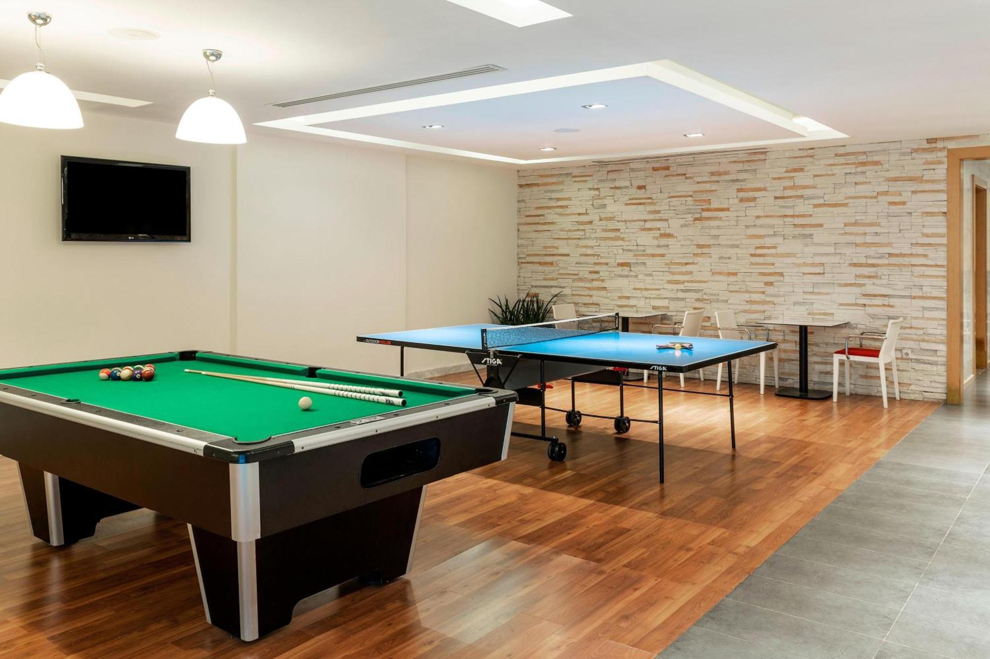 Sheraton Jeddah Hotel - Saudi Brothers Commercial Company Branch Экстерьер фото Games room