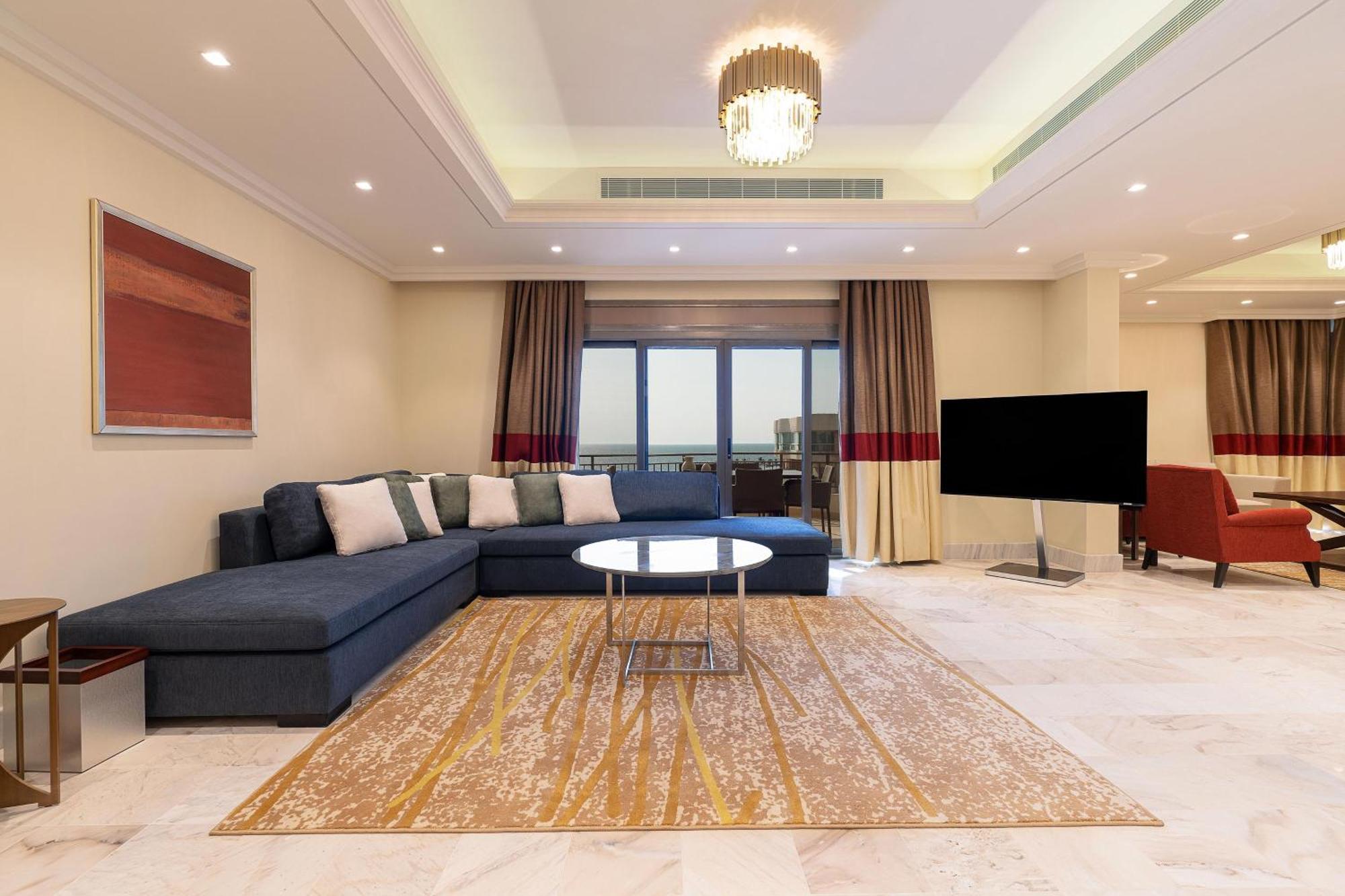 Sheraton Jeddah Hotel - Saudi Brothers Commercial Company Branch Экстерьер фото A living room