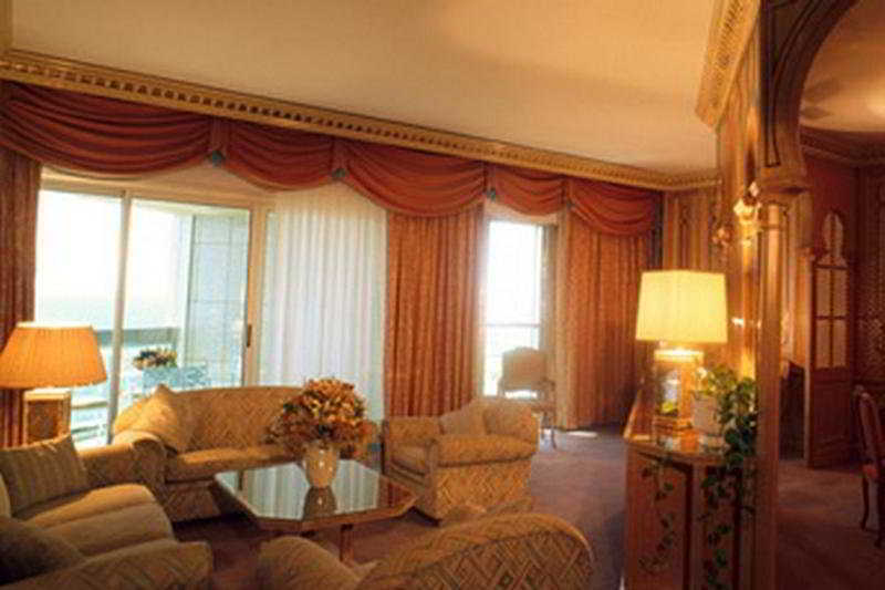 Sheraton Jeddah Hotel - Saudi Brothers Commercial Company Branch Экстерьер фото A suite at the Grand Hotel