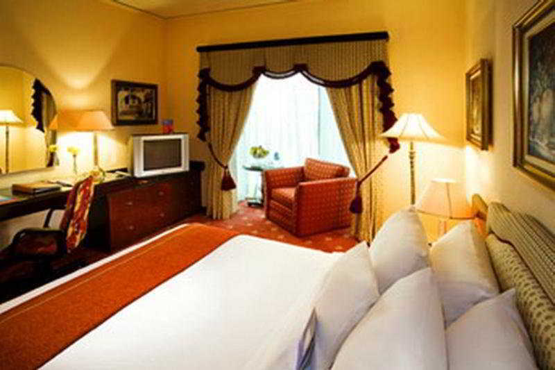 Sheraton Jeddah Hotel - Saudi Brothers Commercial Company Branch Номер фото A room at the hotel