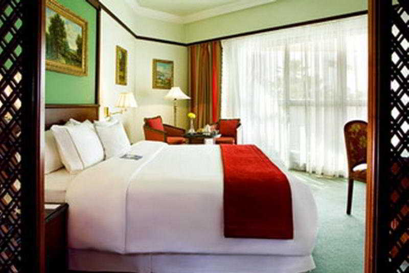 Sheraton Jeddah Hotel - Saudi Brothers Commercial Company Branch Экстерьер фото A bedroom at the hotel
