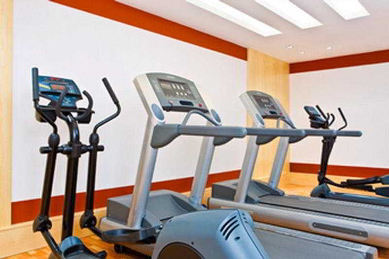 Sheraton Jeddah Hotel - Saudi Brothers Commercial Company Branch Экстерьер фото Elliptical trainer (left)