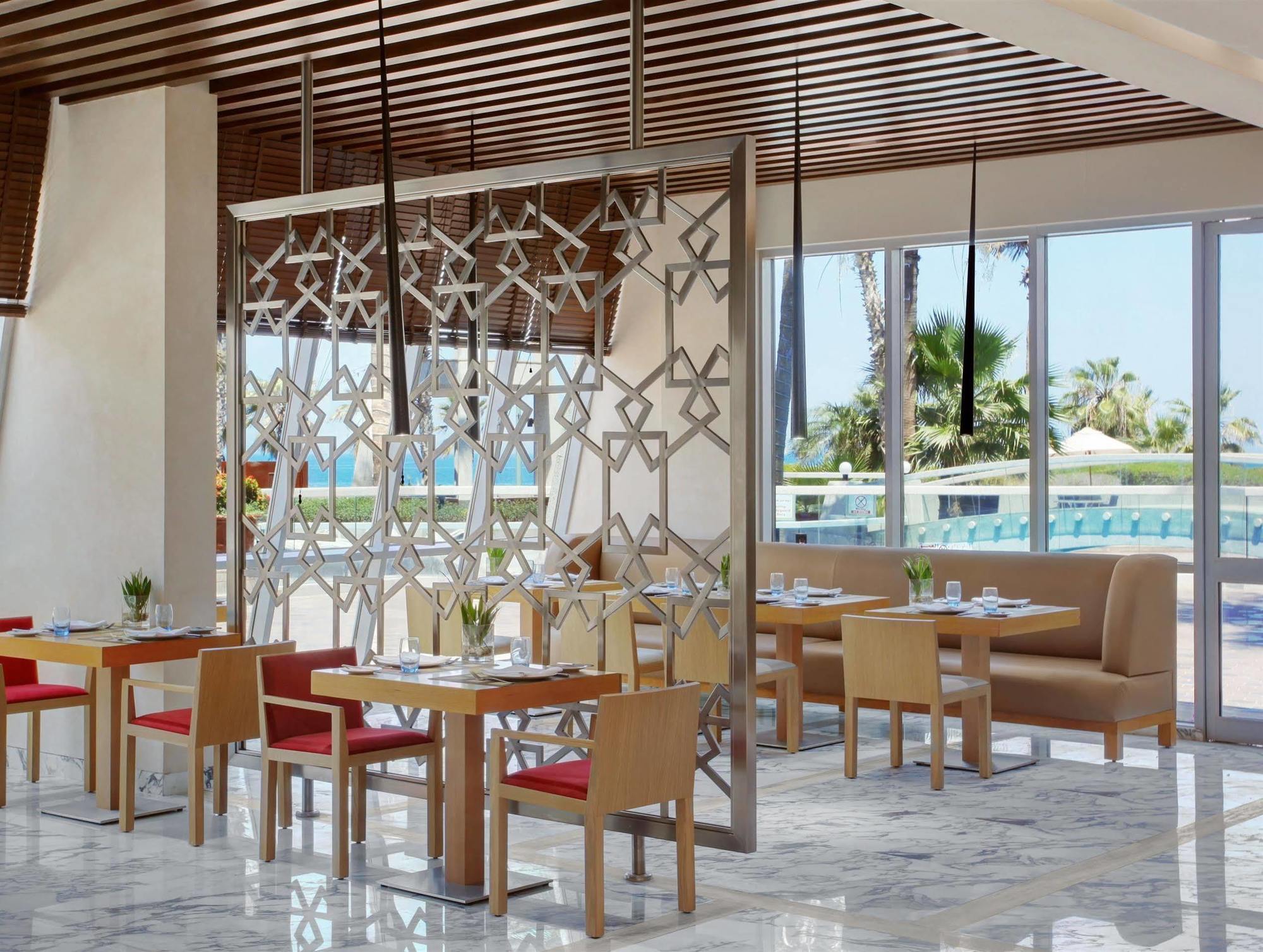 Sheraton Jeddah Hotel - Saudi Brothers Commercial Company Branch Экстерьер фото The Beach Club